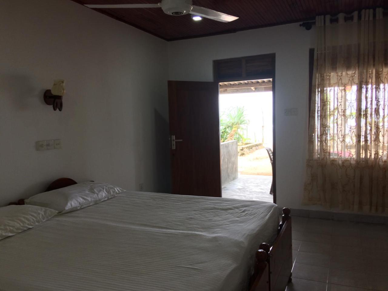 Blue Corals Beach Bungalow Matara Exterior foto